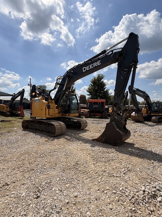 2020 John Deere 245G LC
