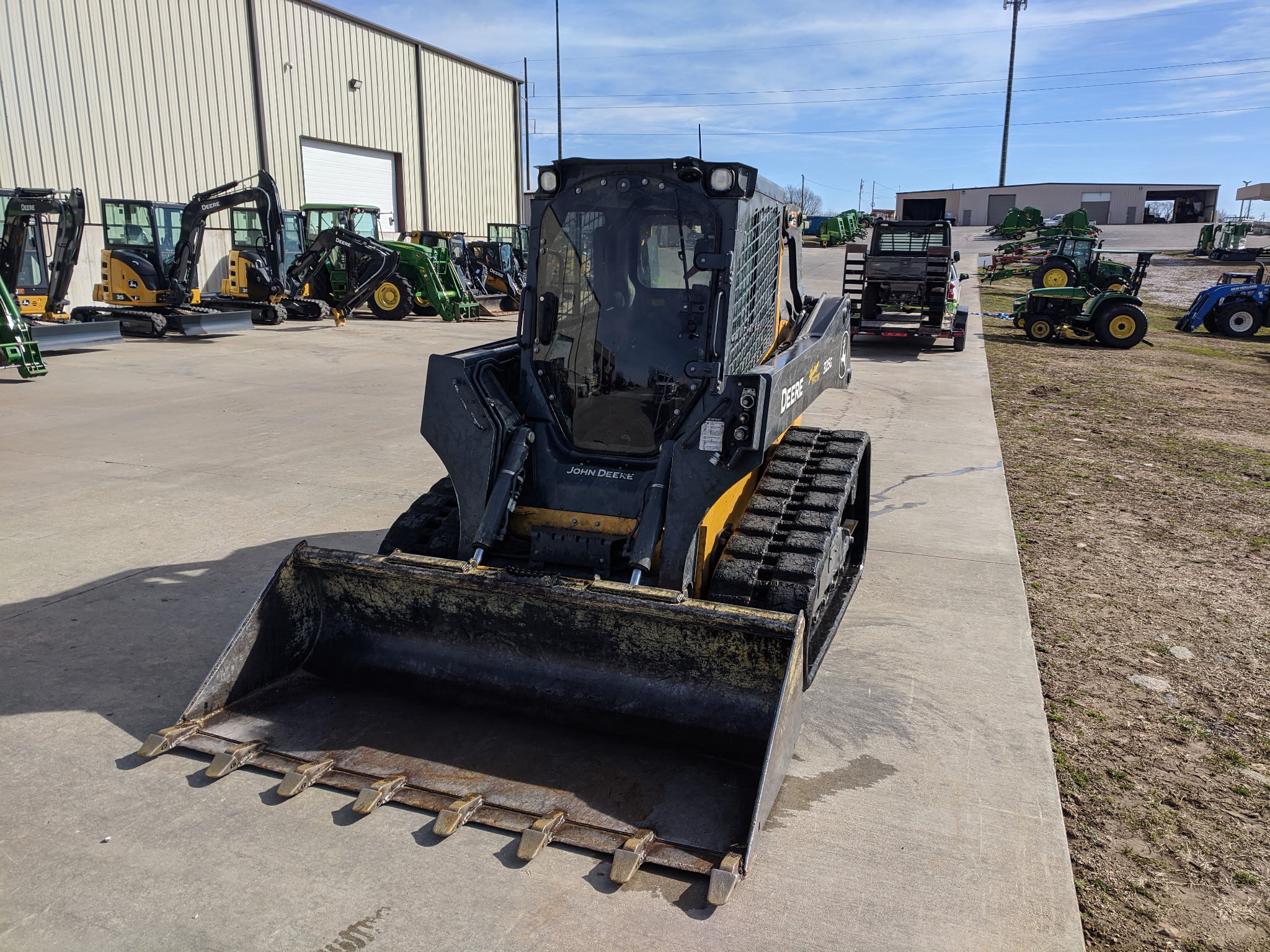  2024 John Deere 325G at Heritage Tractor in Rogersville, MO