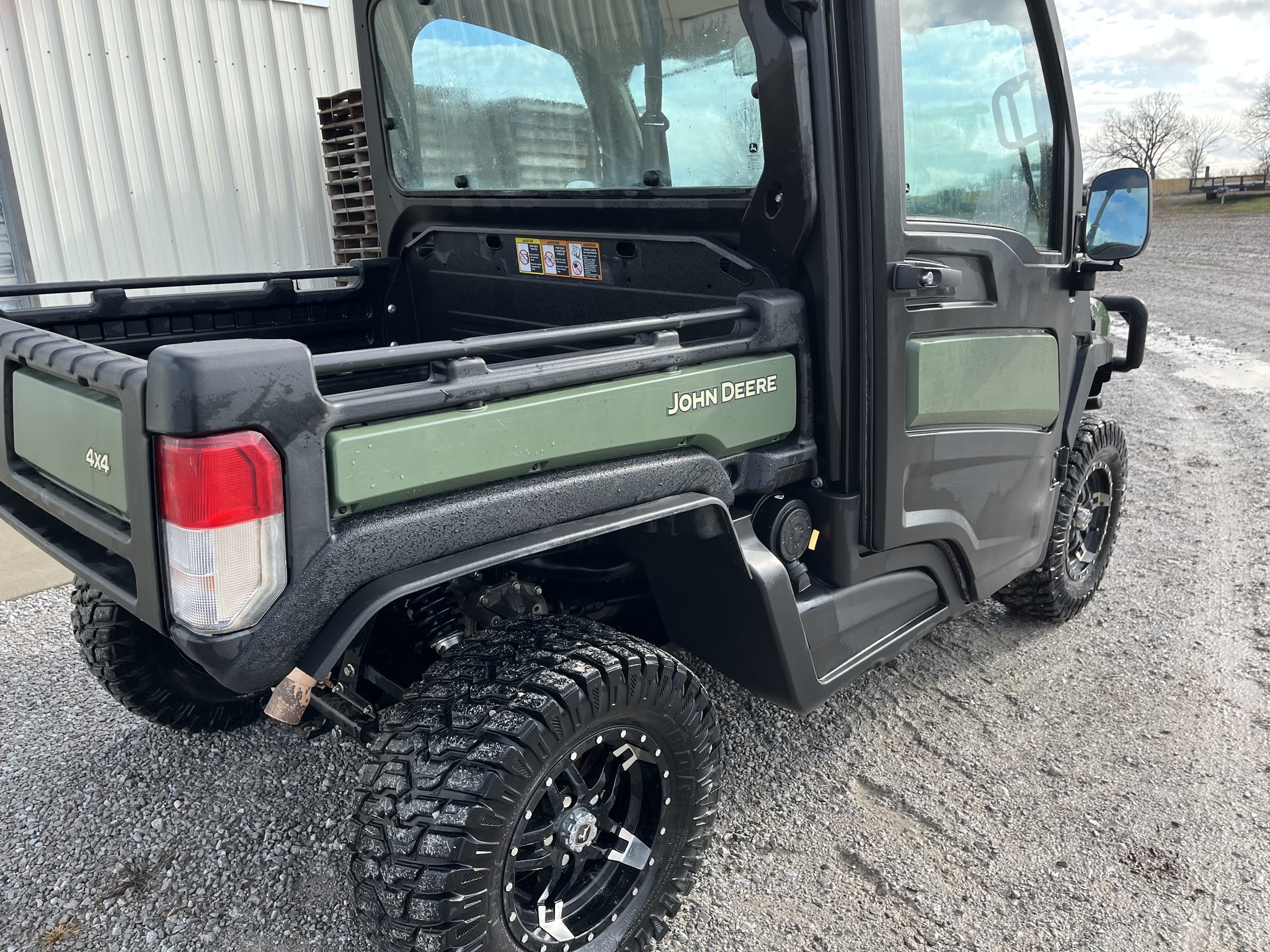  2024 John Deere XUV 835R at Heritage Tractor in Clinton, MO
