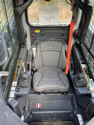 2021 John Deere 333G Photo 3