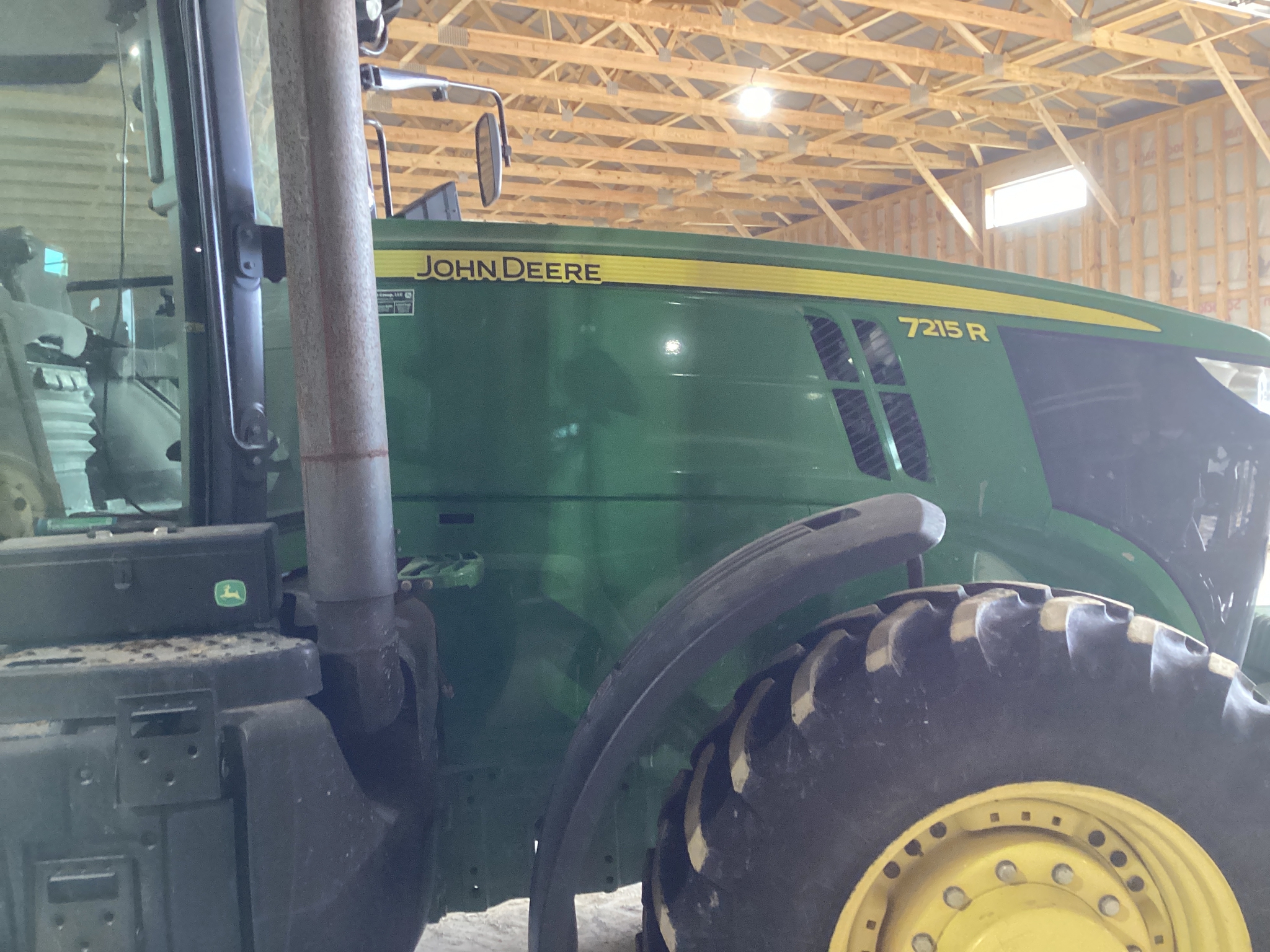 2011 John Deere 7215R Image 4