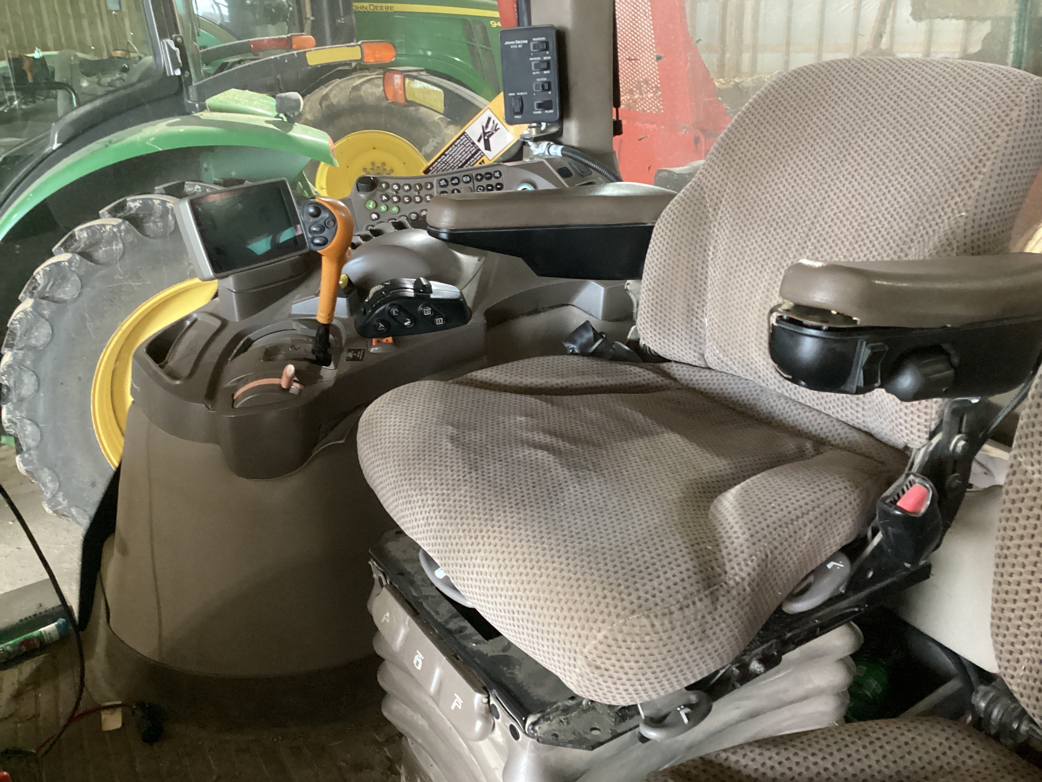 2011 John Deere 7215R Image 10