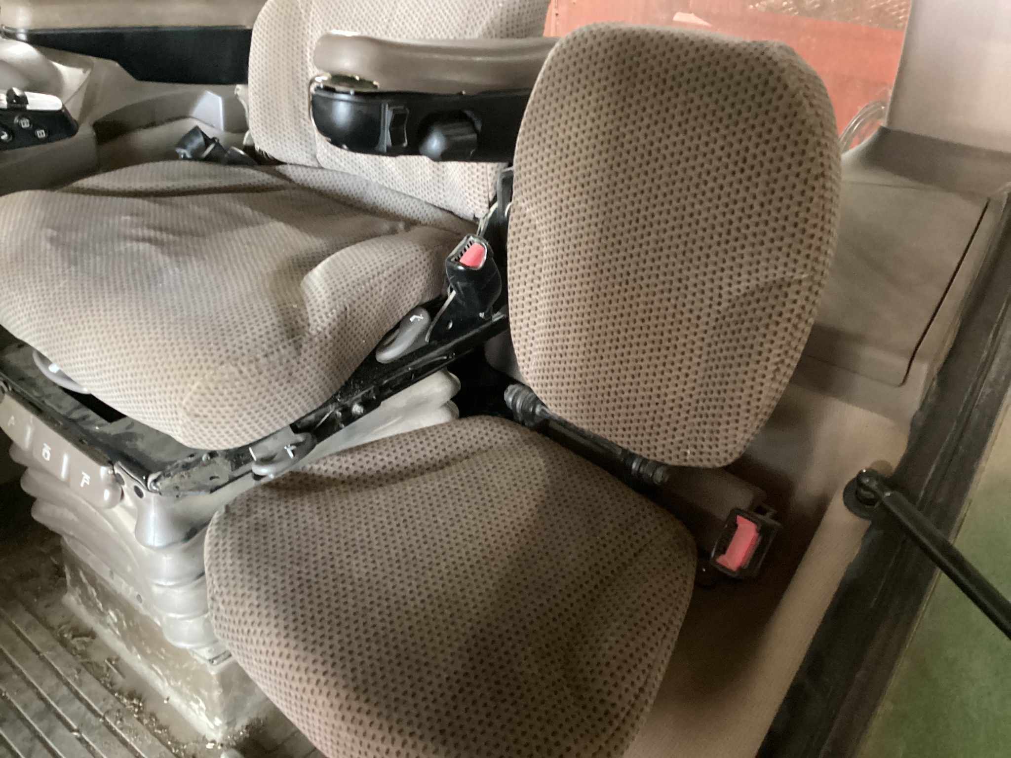 2011 John Deere 7215R Image 11