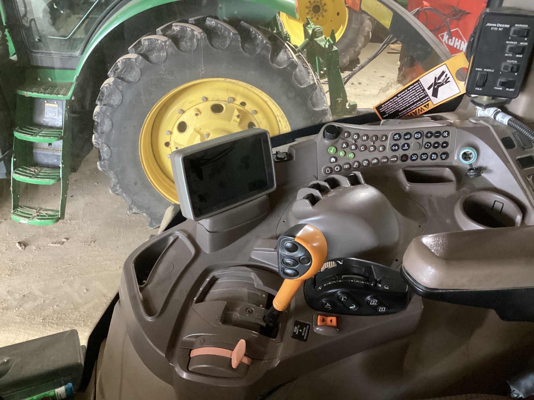 2011 John Deere 7215R Image 13