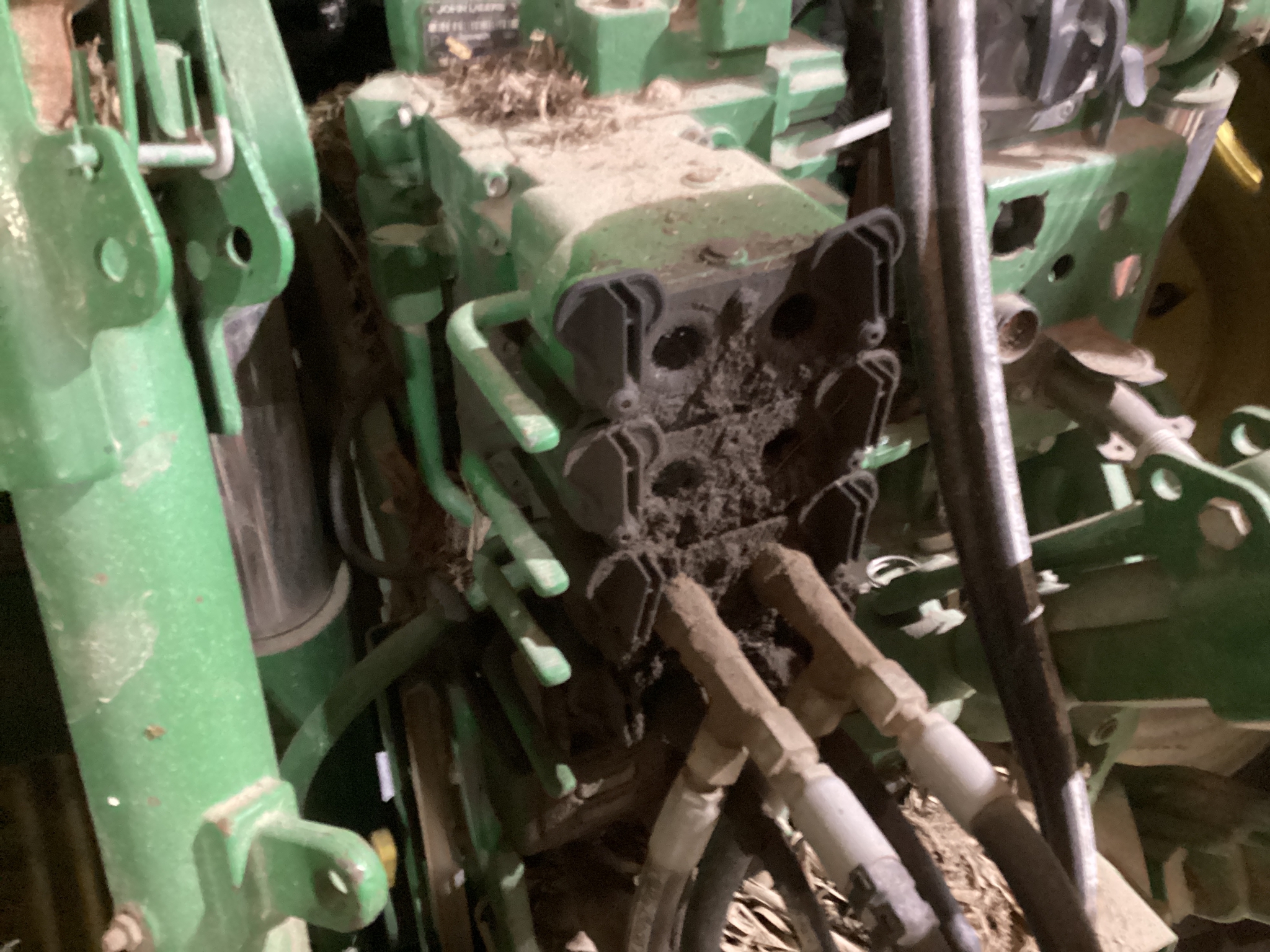 2011 John Deere 7215R Image 14