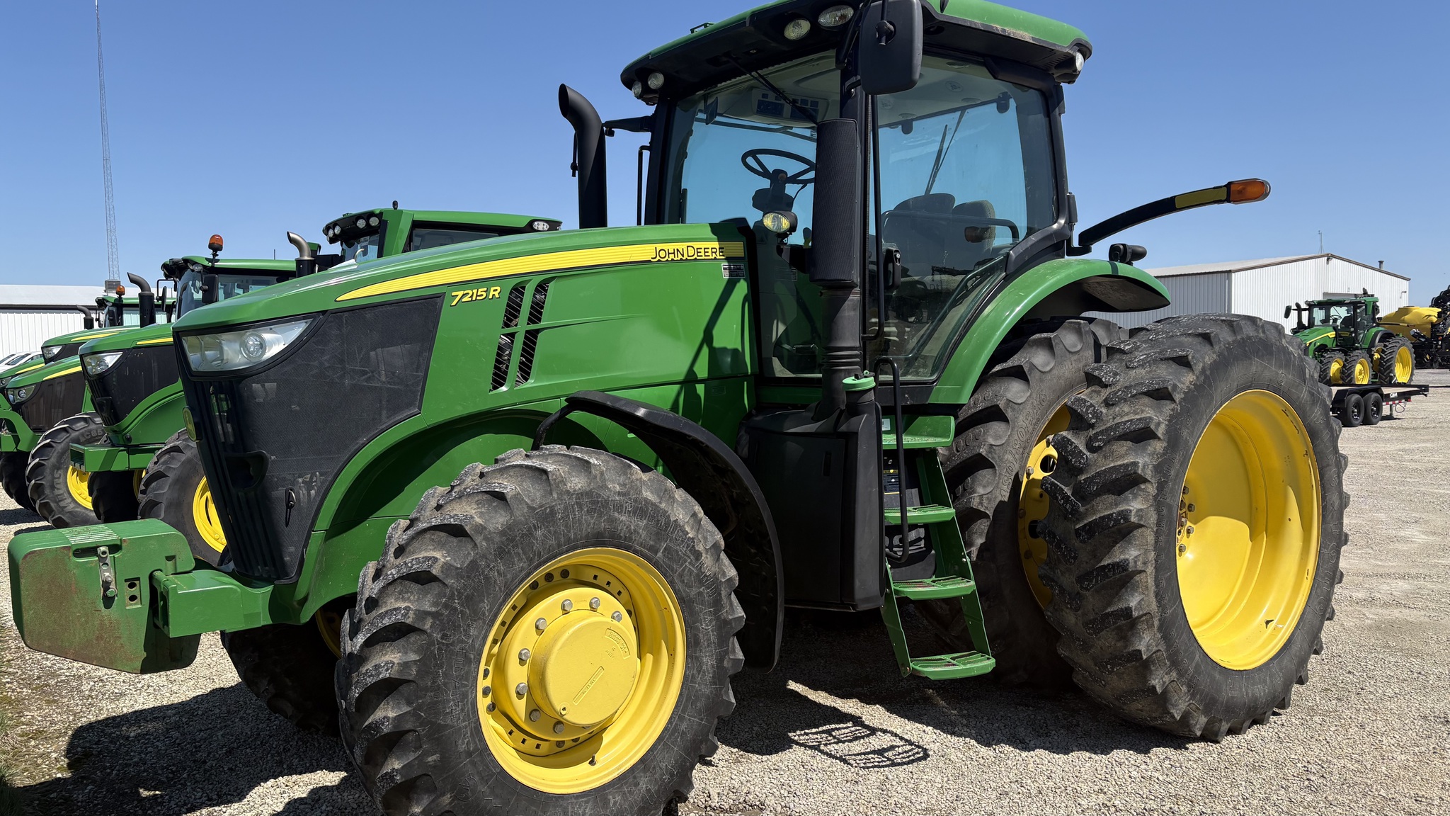2011 John Deere 7215R Image 1