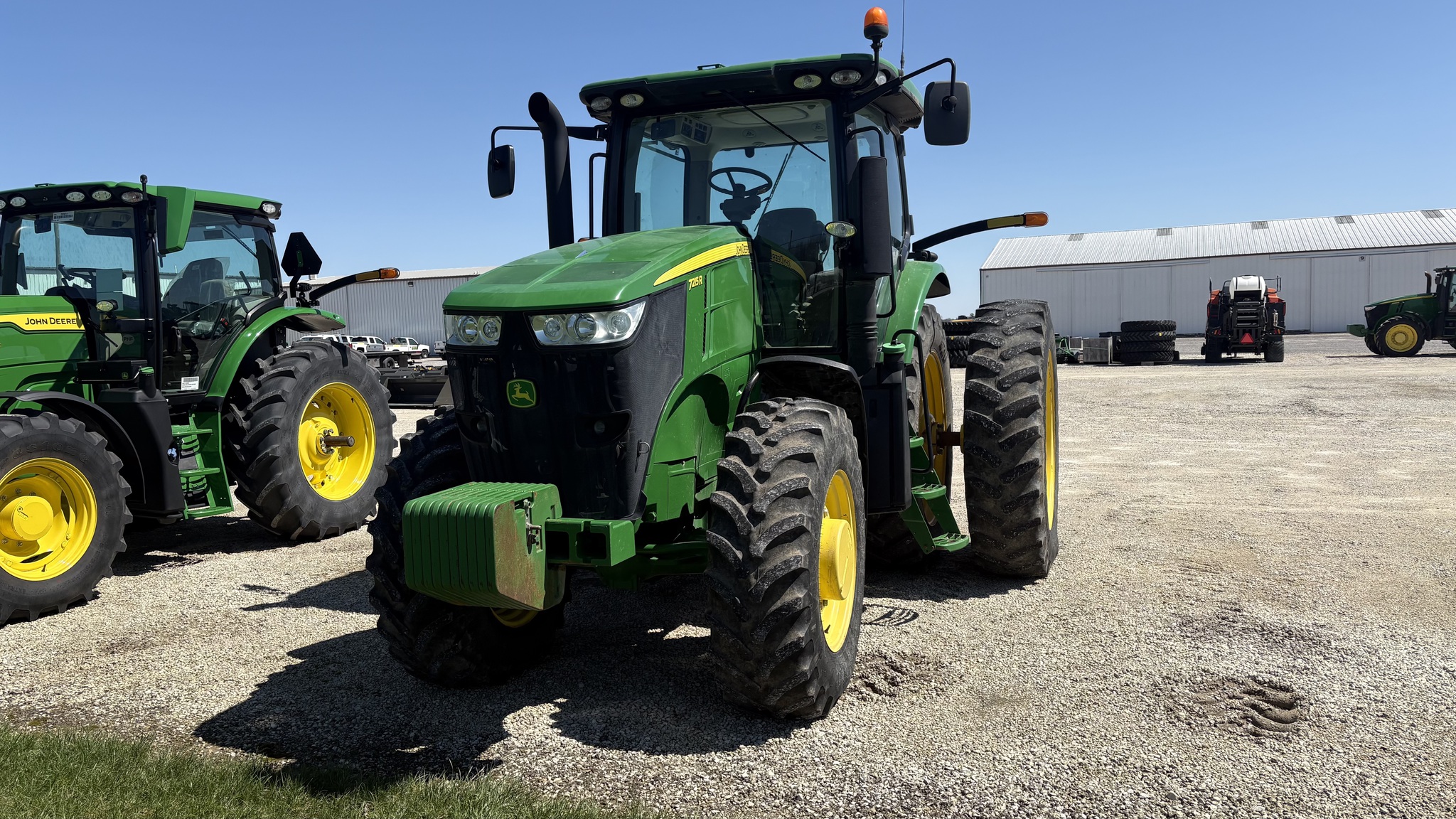 2011 John Deere 7215R Image 3
