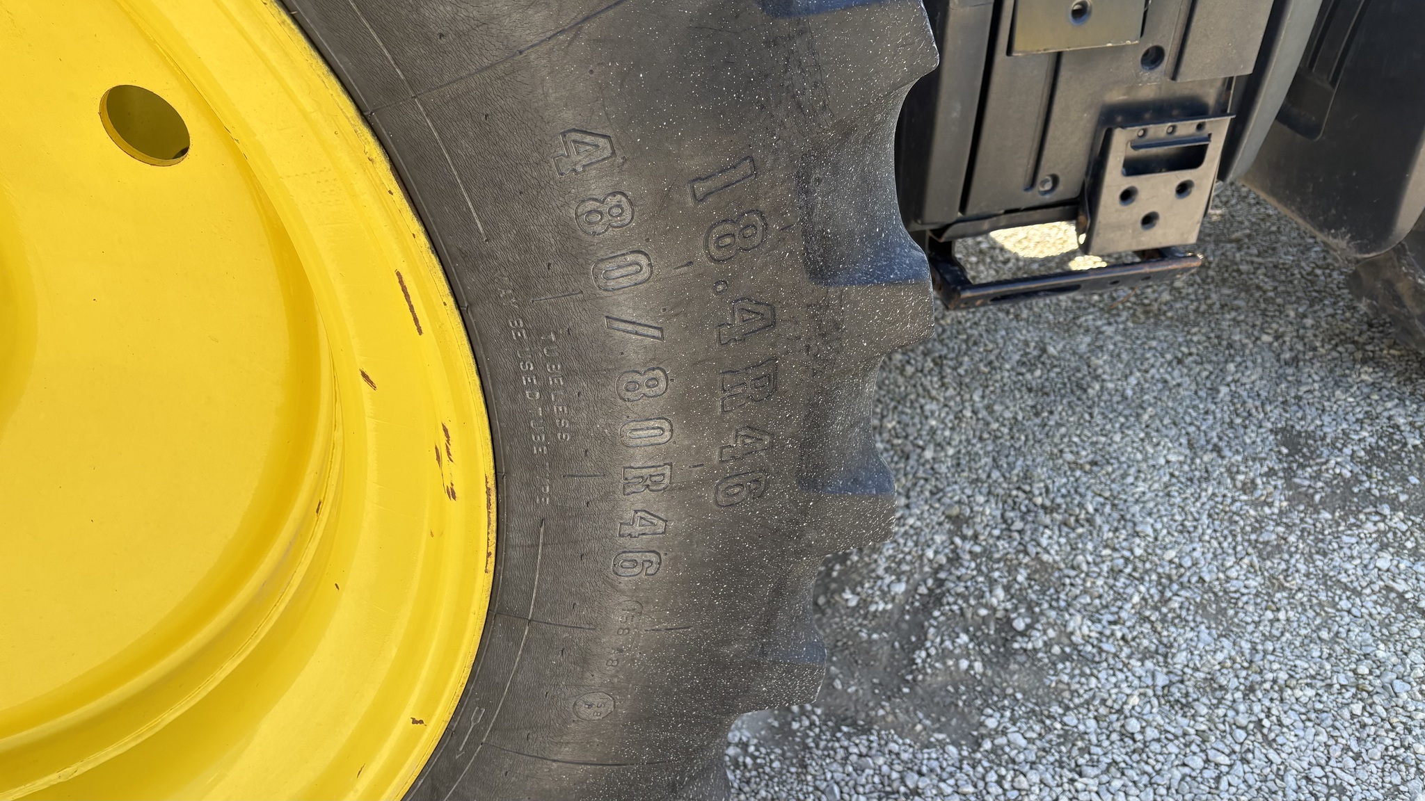 2011 John Deere 7215R Image 12