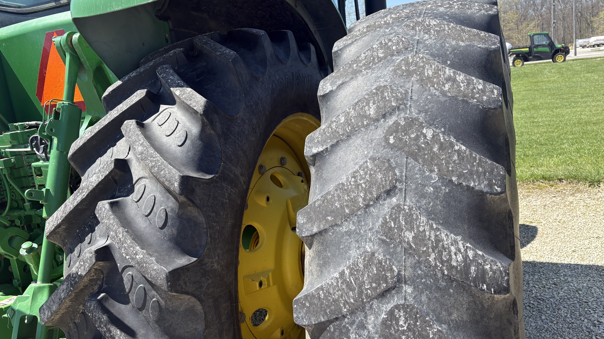 2011 John Deere 7215R Image 13