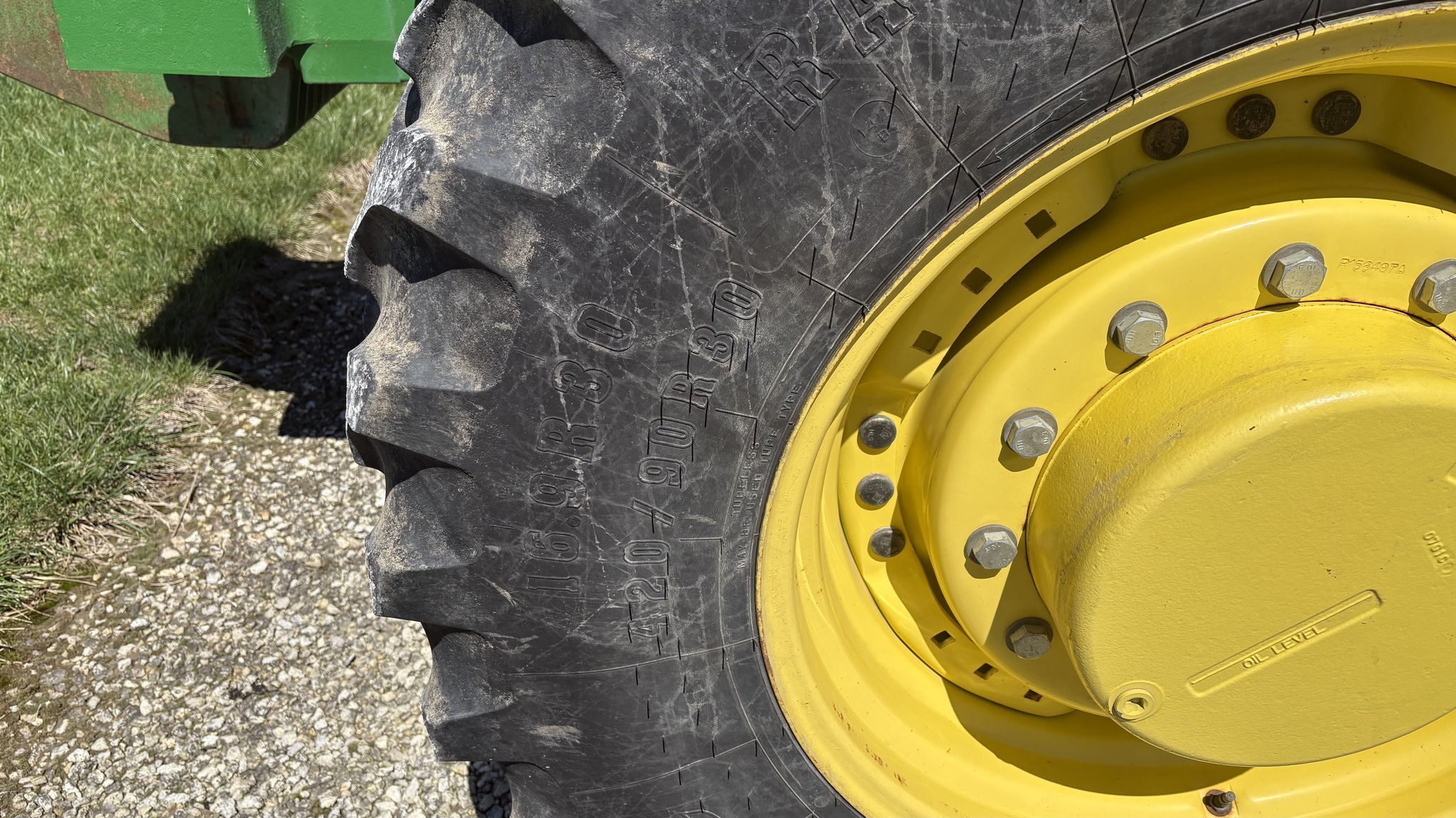 2011 John Deere 7215R Image 15