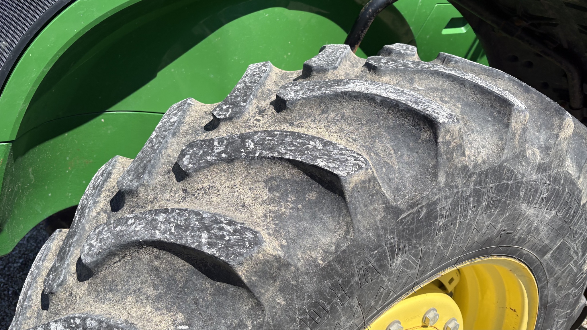 2011 John Deere 7215R Image 16