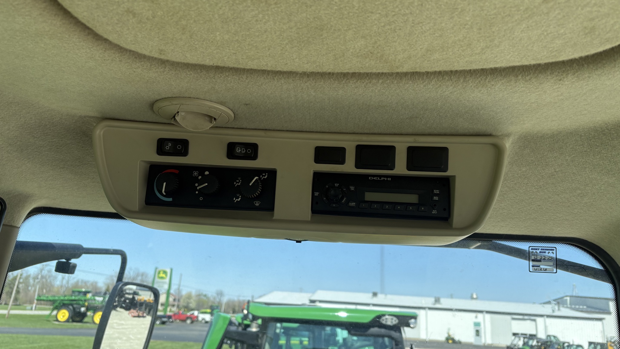 2011 John Deere 7215R Image 8