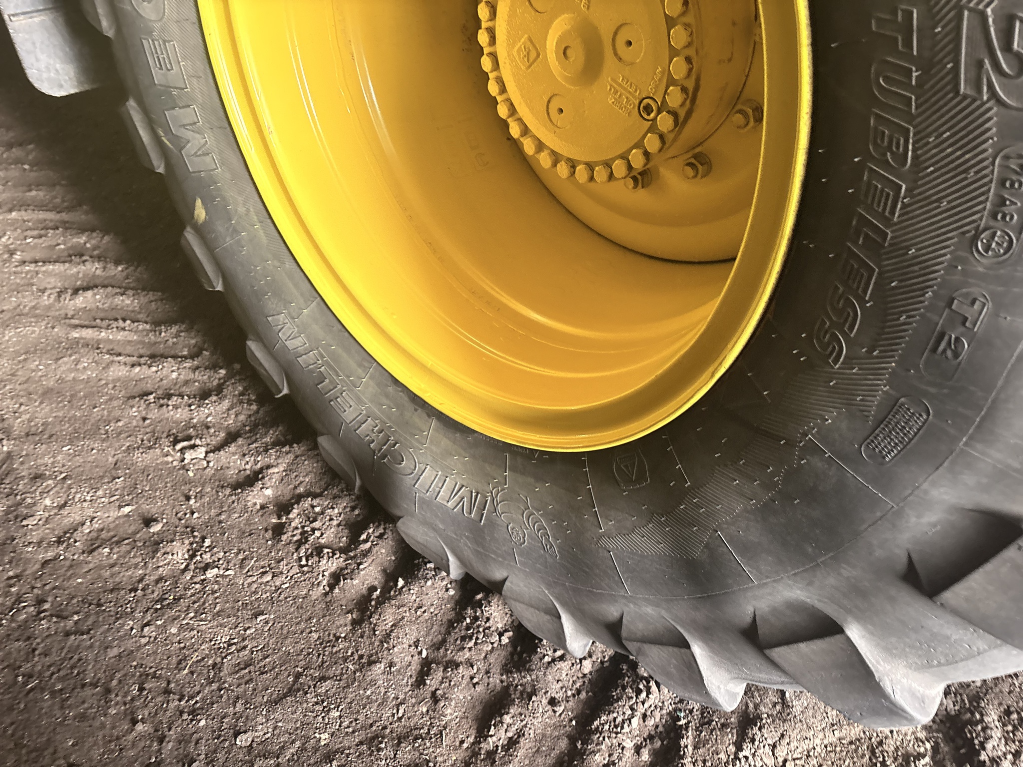 2018 John Deere F4365 Image 28