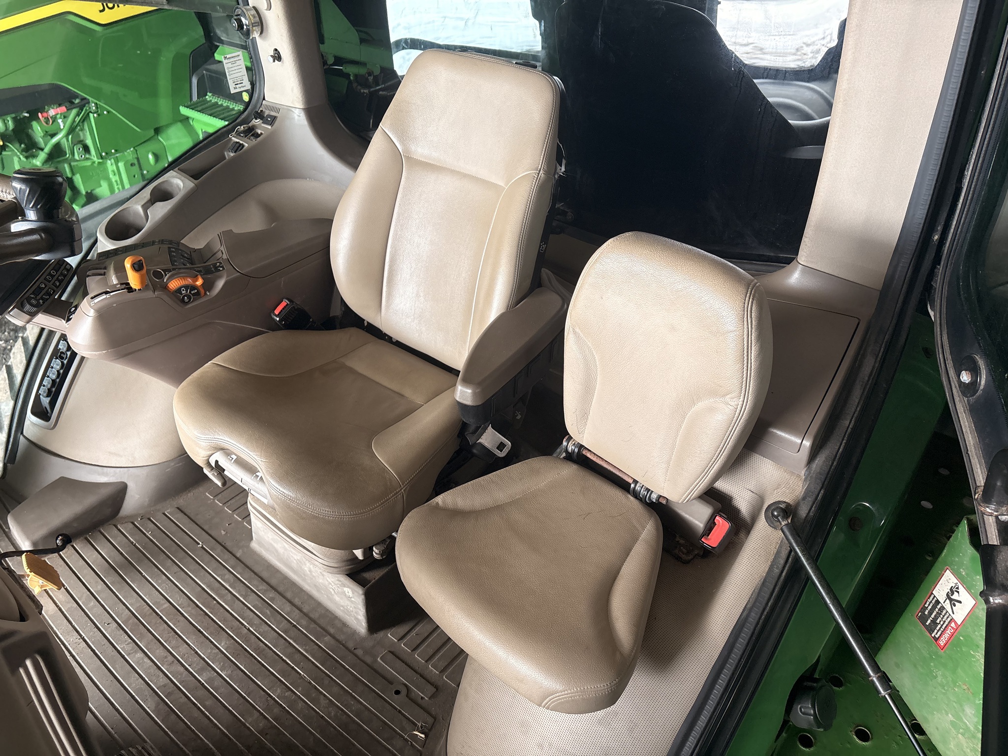 2018 John Deere F4365 Image 32