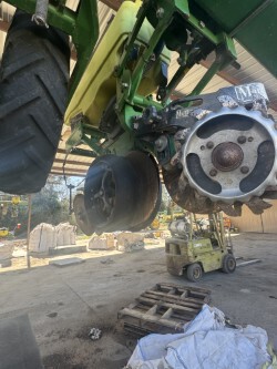 2019 John Deere 1725 Photo 2