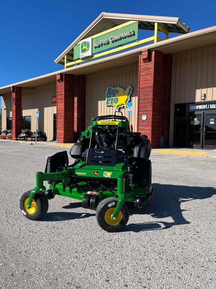 John Deere Q820M Image 1