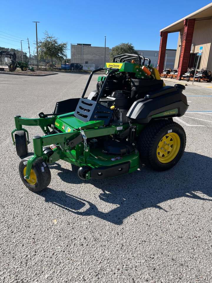 John Deere Q820M Image 2