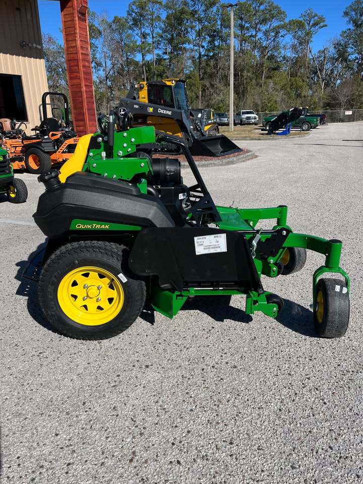 John Deere Q820M Image 3