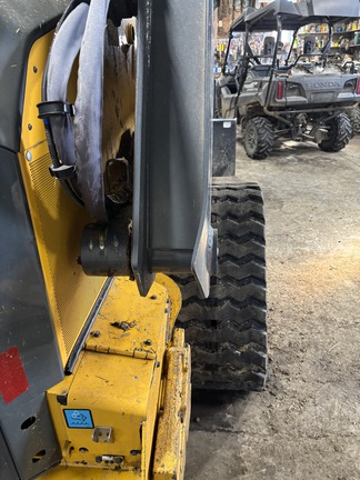 Used 2022 John Deere 331G Compact Track Loaders at Horizon Ag & Turf in Edmonton West, AB - Photo3