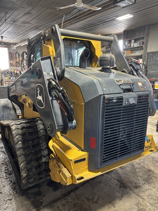 Used 2022 John Deere 331G Compact Track Loaders at Horizon Ag & Turf in Edmonton West, AB - Photo5