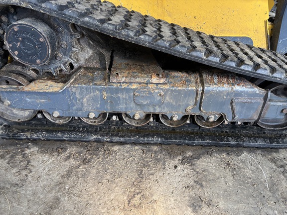 Used 2022 John Deere 331G Compact Track Loaders at Horizon Ag & Turf in Edmonton West, AB - Photo6