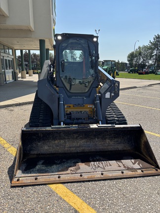 Used 2022 John Deere 331G Compact Track Loaders at Horizon Ag & Turf in Edmonton West, AB - Photo6