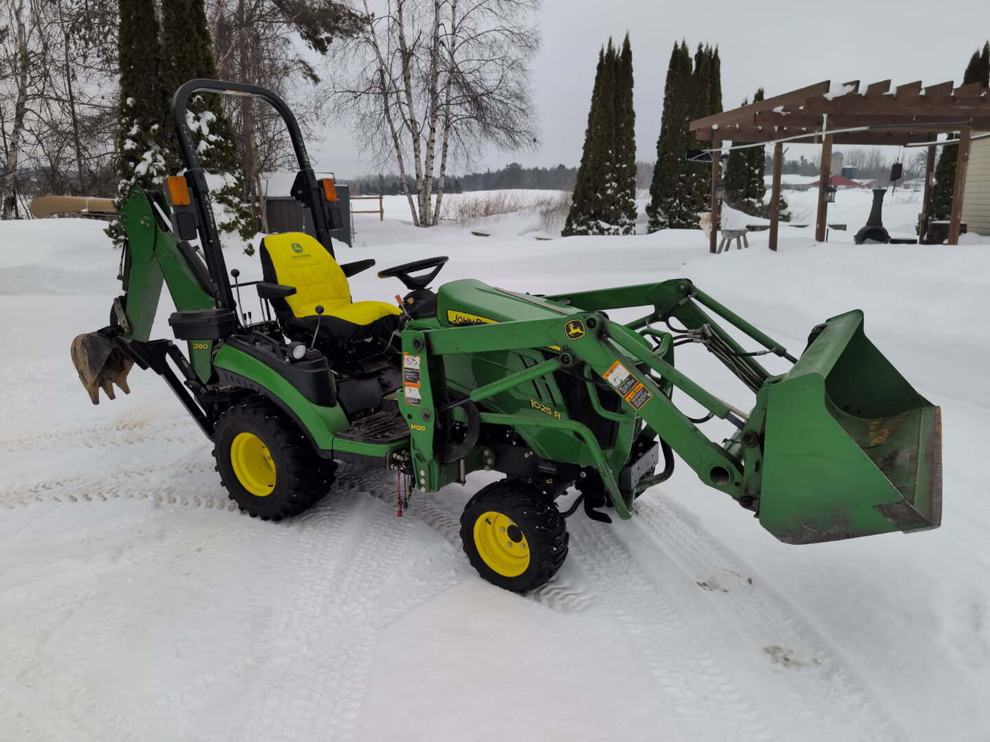2016 John Deere 1025R