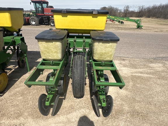 John Deere 7000 2 ROW | Planters: Integral | MachineFinder