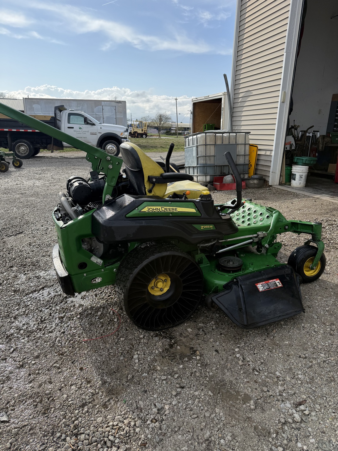  2018 John Deere Z955M EFI at Heritage Tractor in Lexington, IL