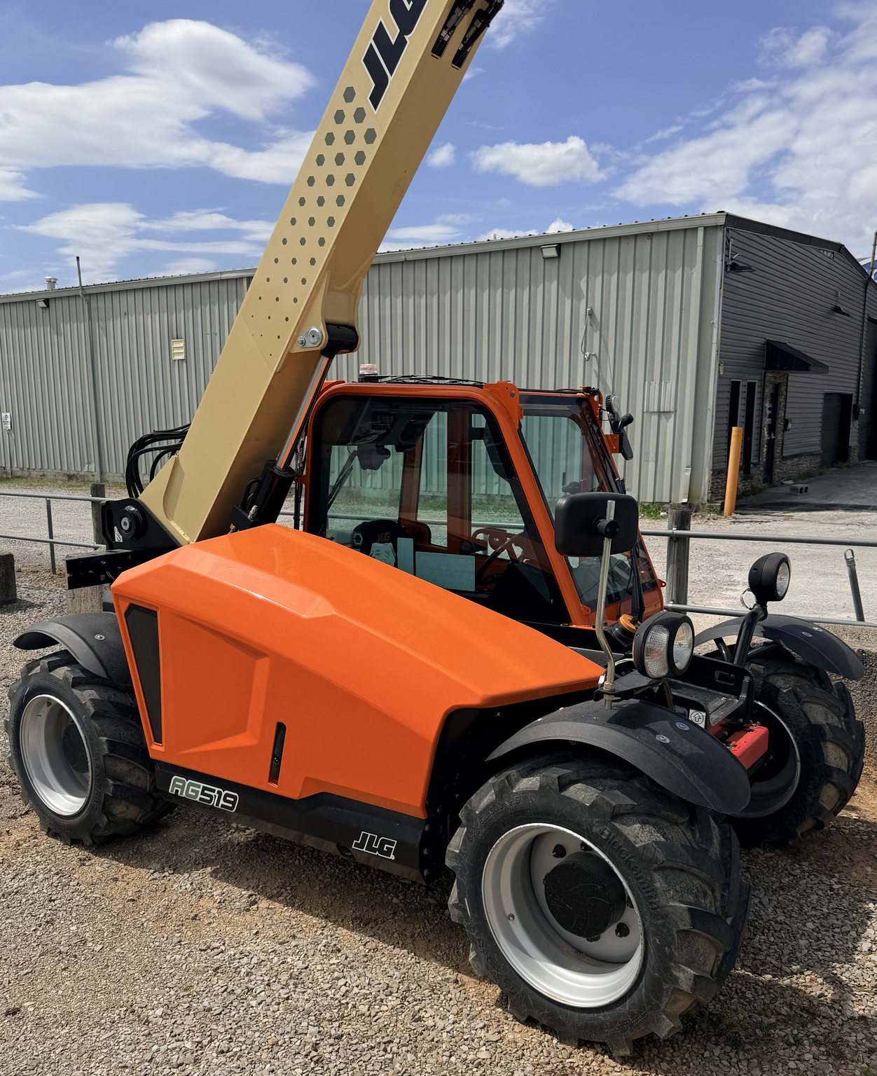2025 JLG AG519 TELEHANDLER, CAB, PALLET FORKS