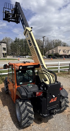 2025 JLG AG519 TELEHANDLER, CAB, PALLET FORKS