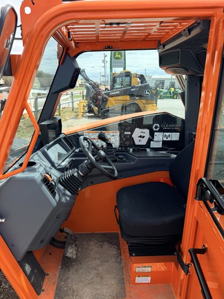 2025 JLG AG519 TELEHANDLER, CAB, PALLET FORKS