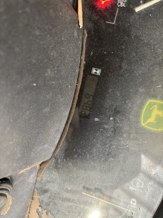 2011 John Deere X724 - Photo11