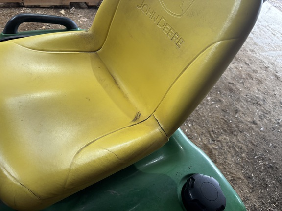 2011 John Deere X724 - Photo6
