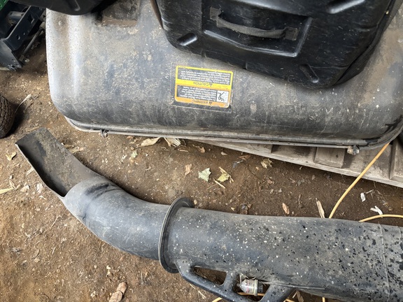 2011 John Deere X724 - Photo13