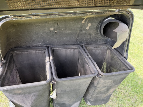 2011 John Deere X724 - Photo15