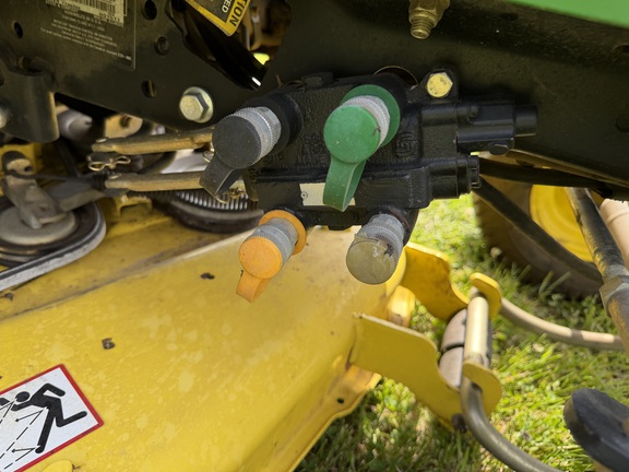 2011 John Deere X724 - Photo19