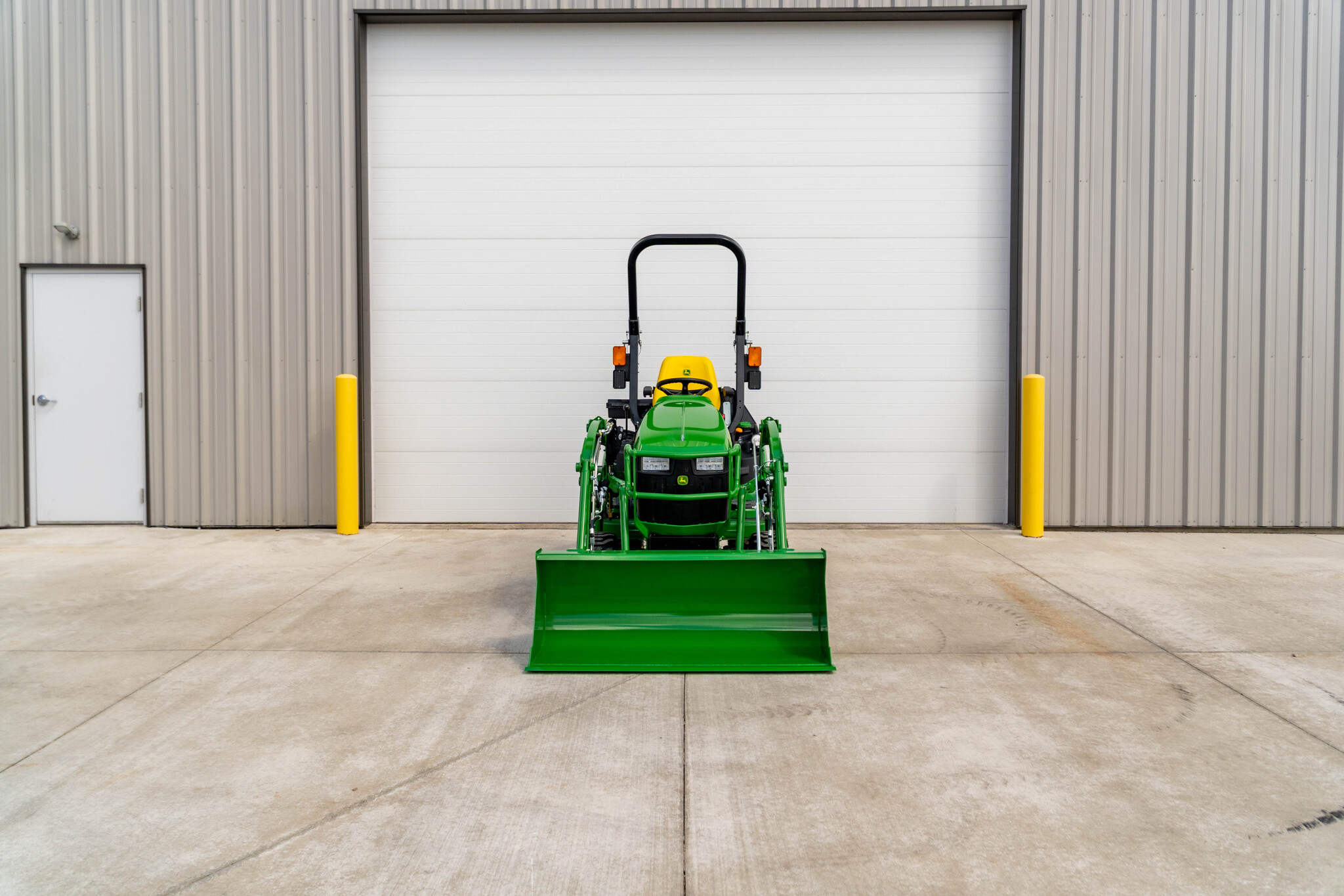 New In-Stock 2026 John Deere 1025R Compact Utility Tractors at Koenig Equipment in Richmond, IN - PhotoXL2