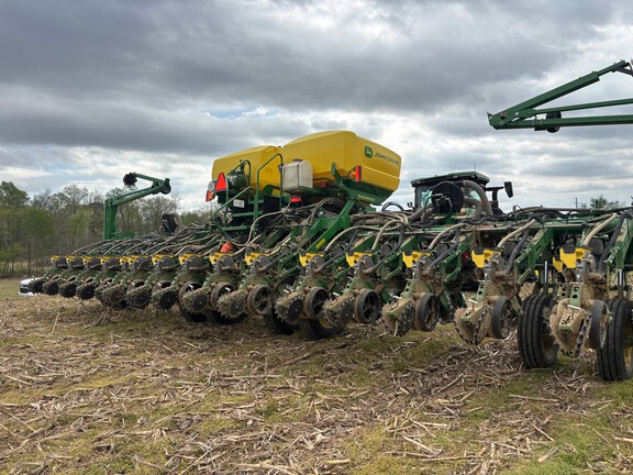 Photo of 2023 John Deere 1795