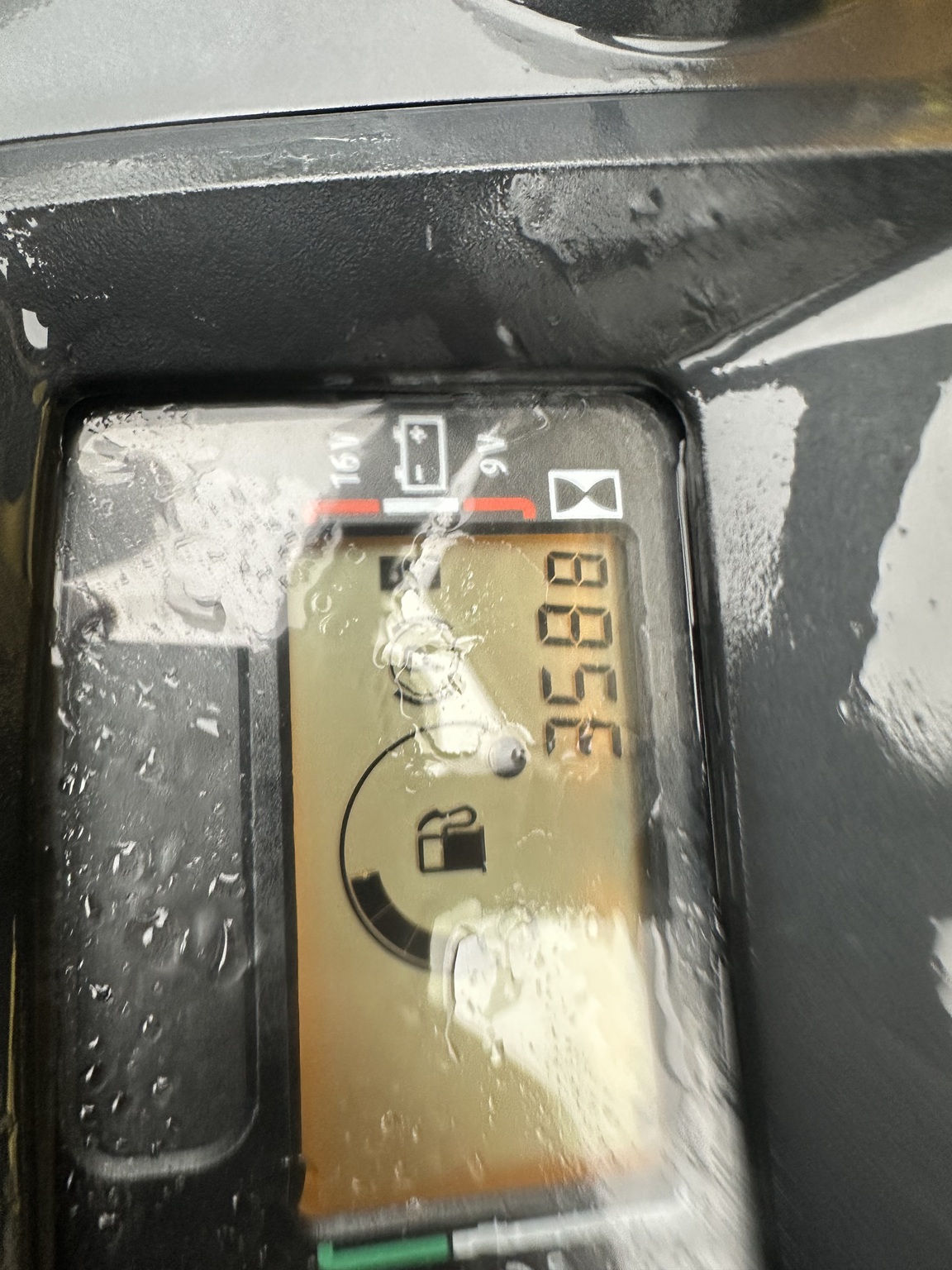 2020 John Deere X590 Image 7