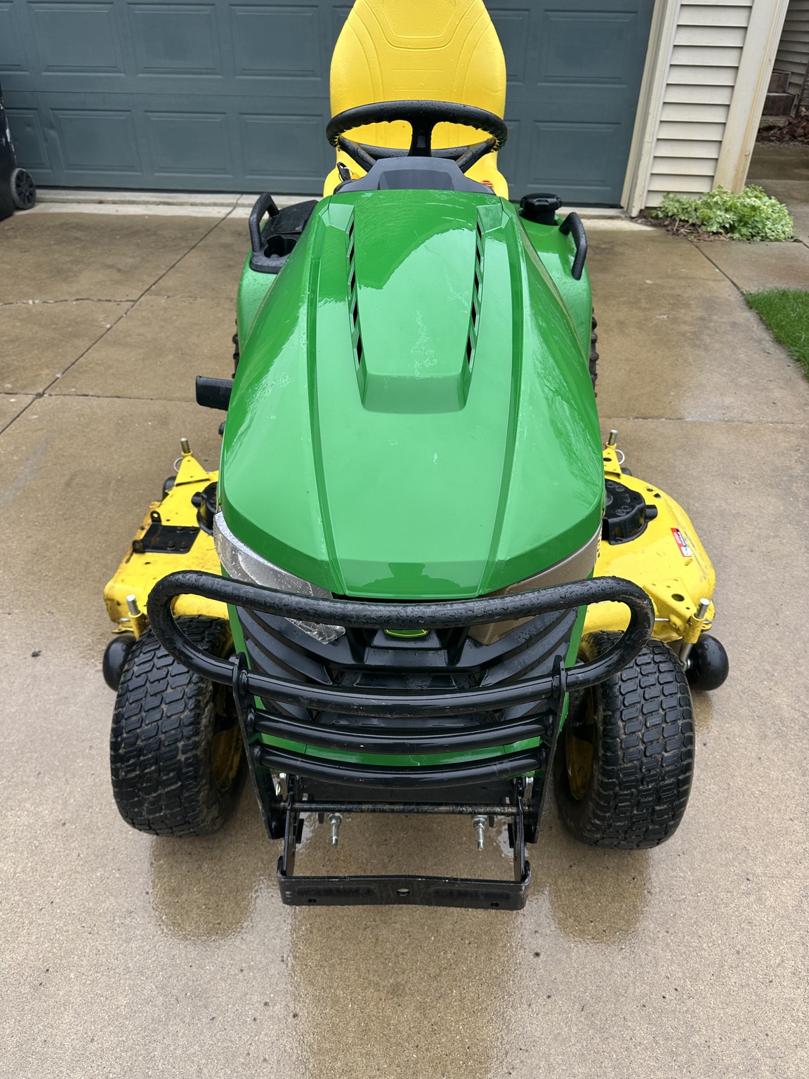 2020 John Deere X590 Image 2