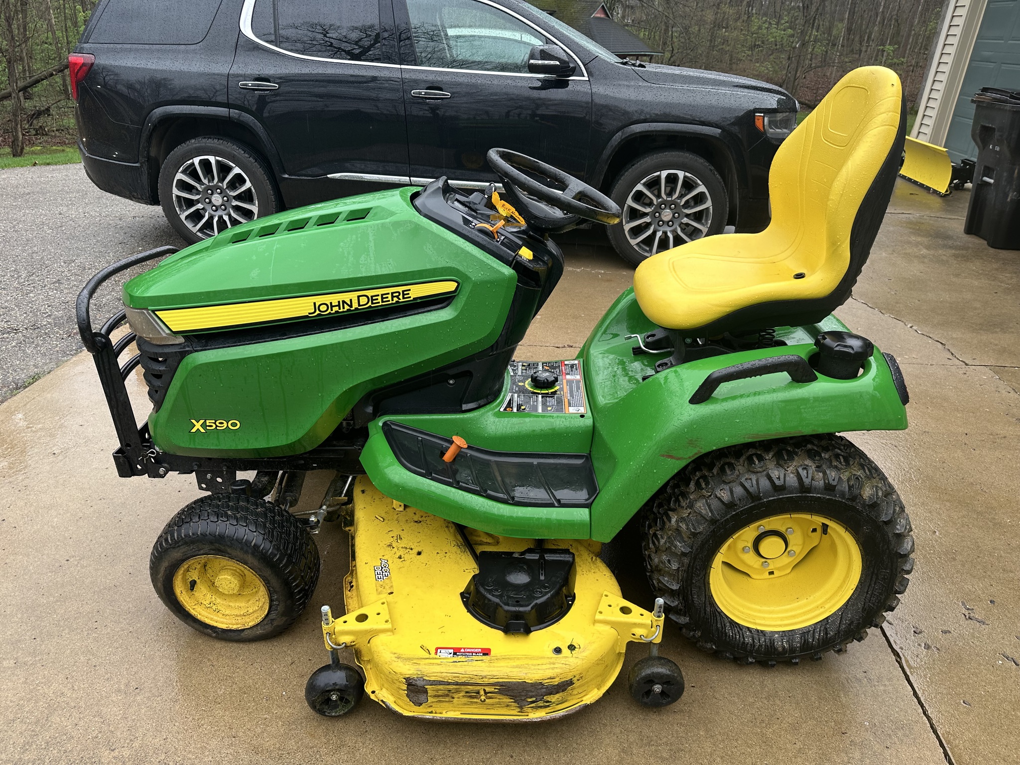 2020 John Deere X590 Image 4