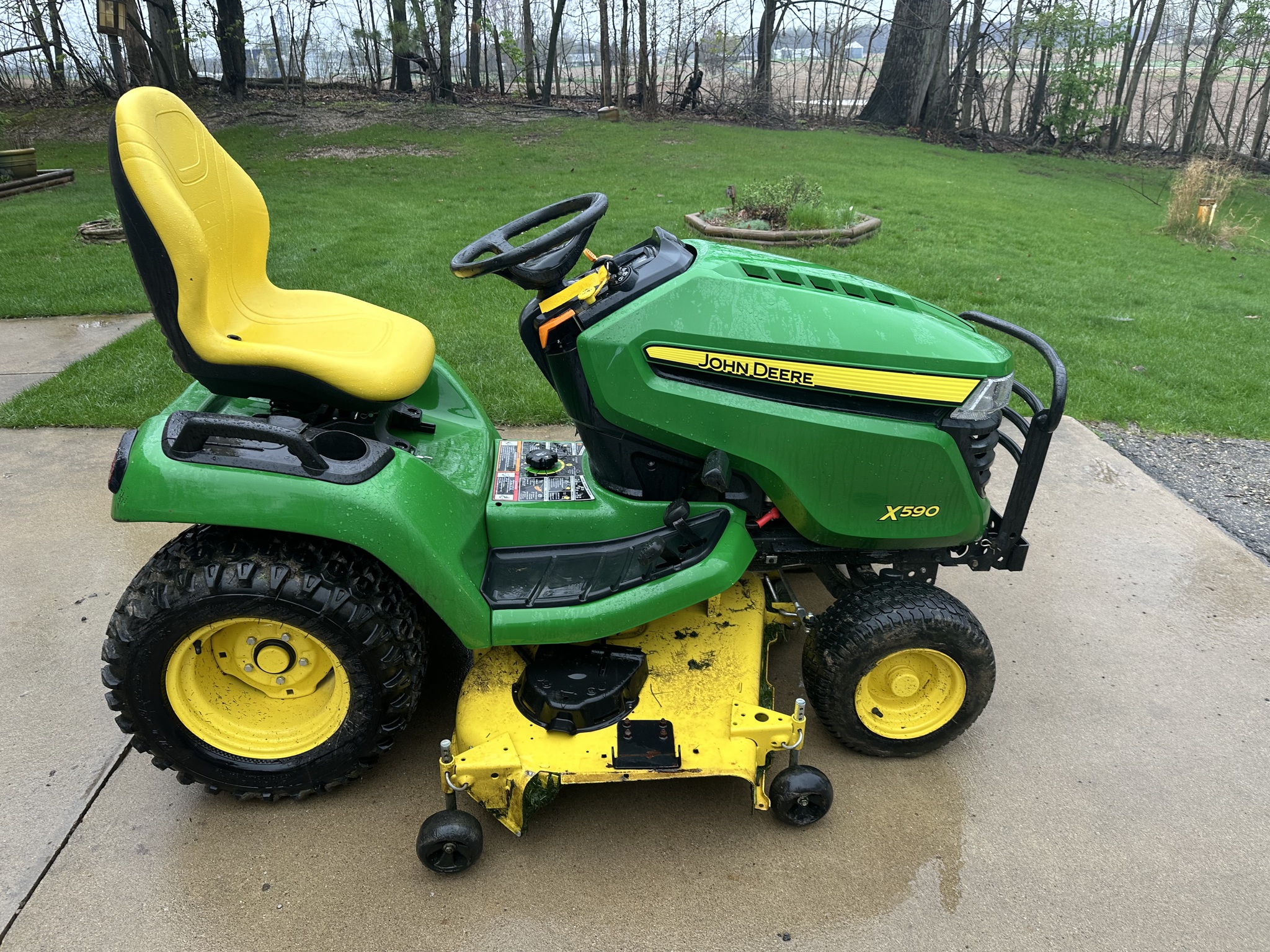 2020 John Deere X590 Image 6