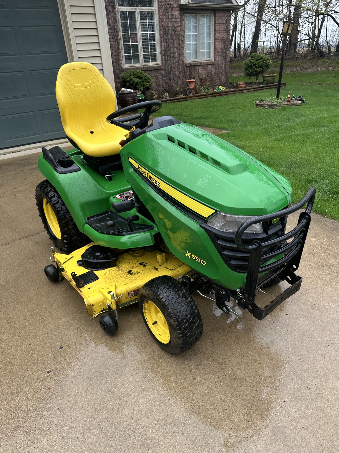 2020 John Deere X590 Image 1