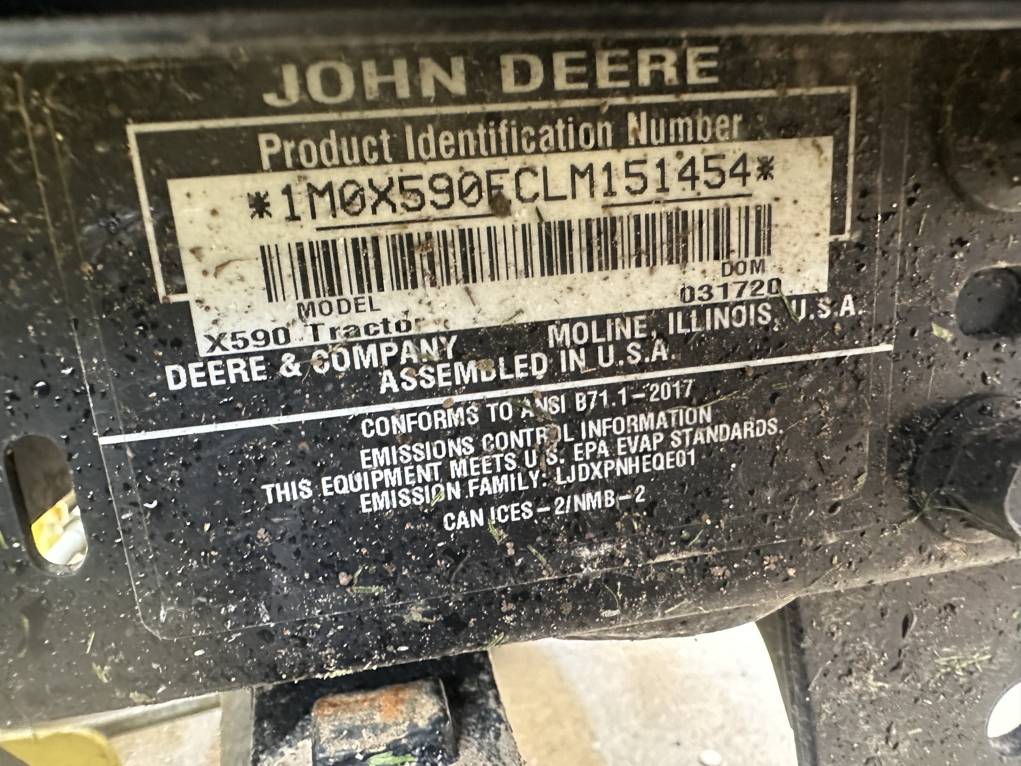 2020 John Deere X590 Image 8