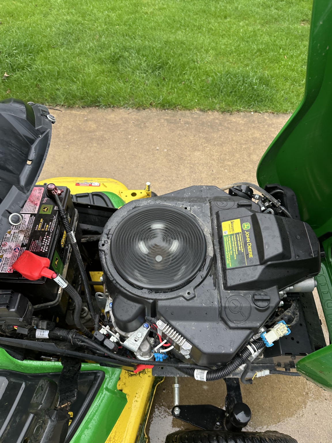 2020 John Deere X590 Image 9