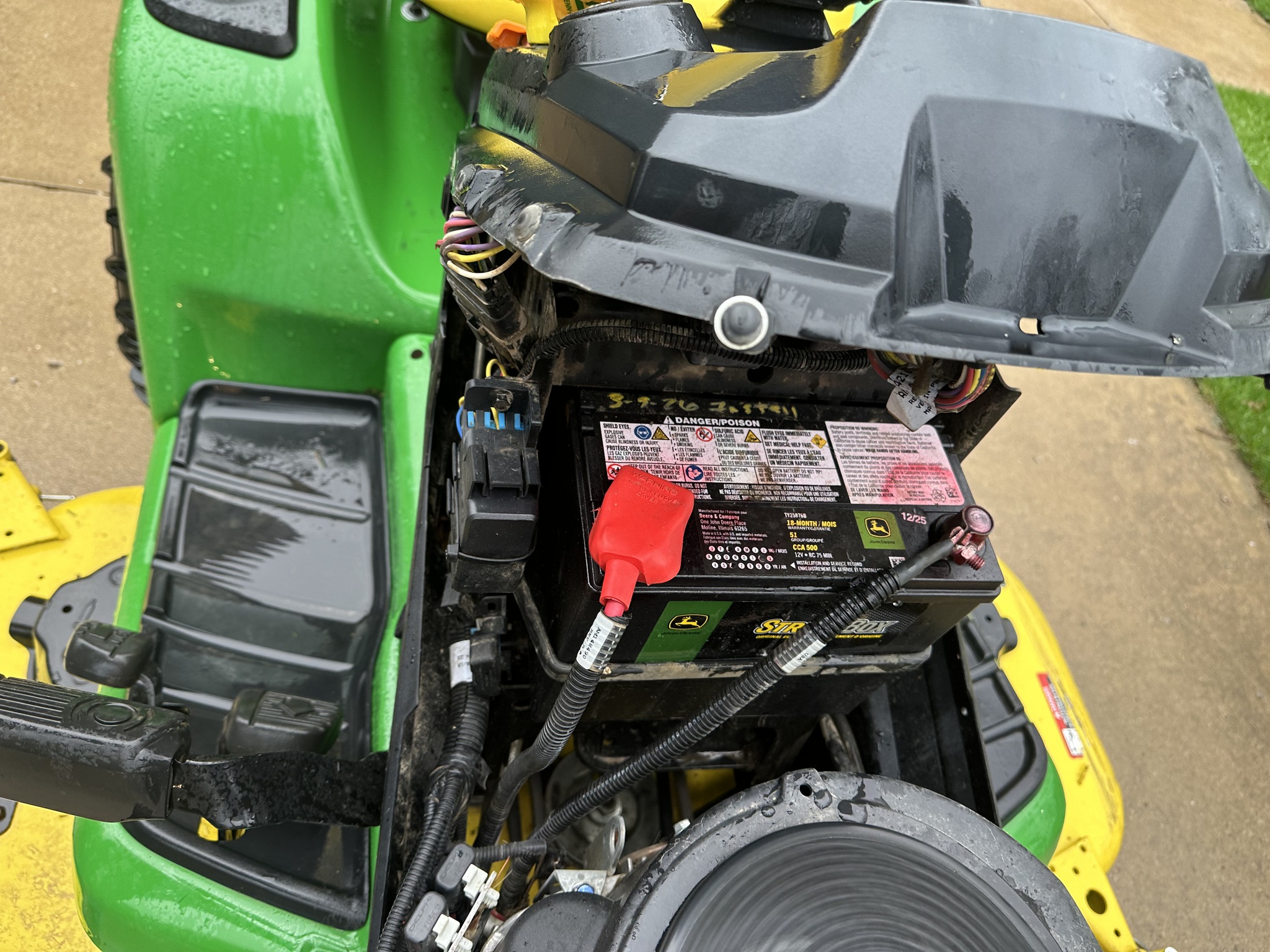 2020 John Deere X590 Image 10