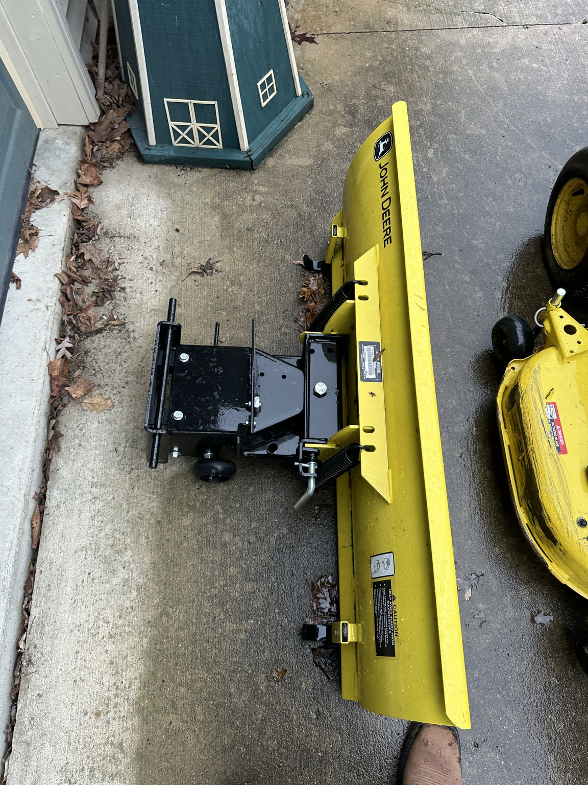 2020 John Deere X590 Image 12