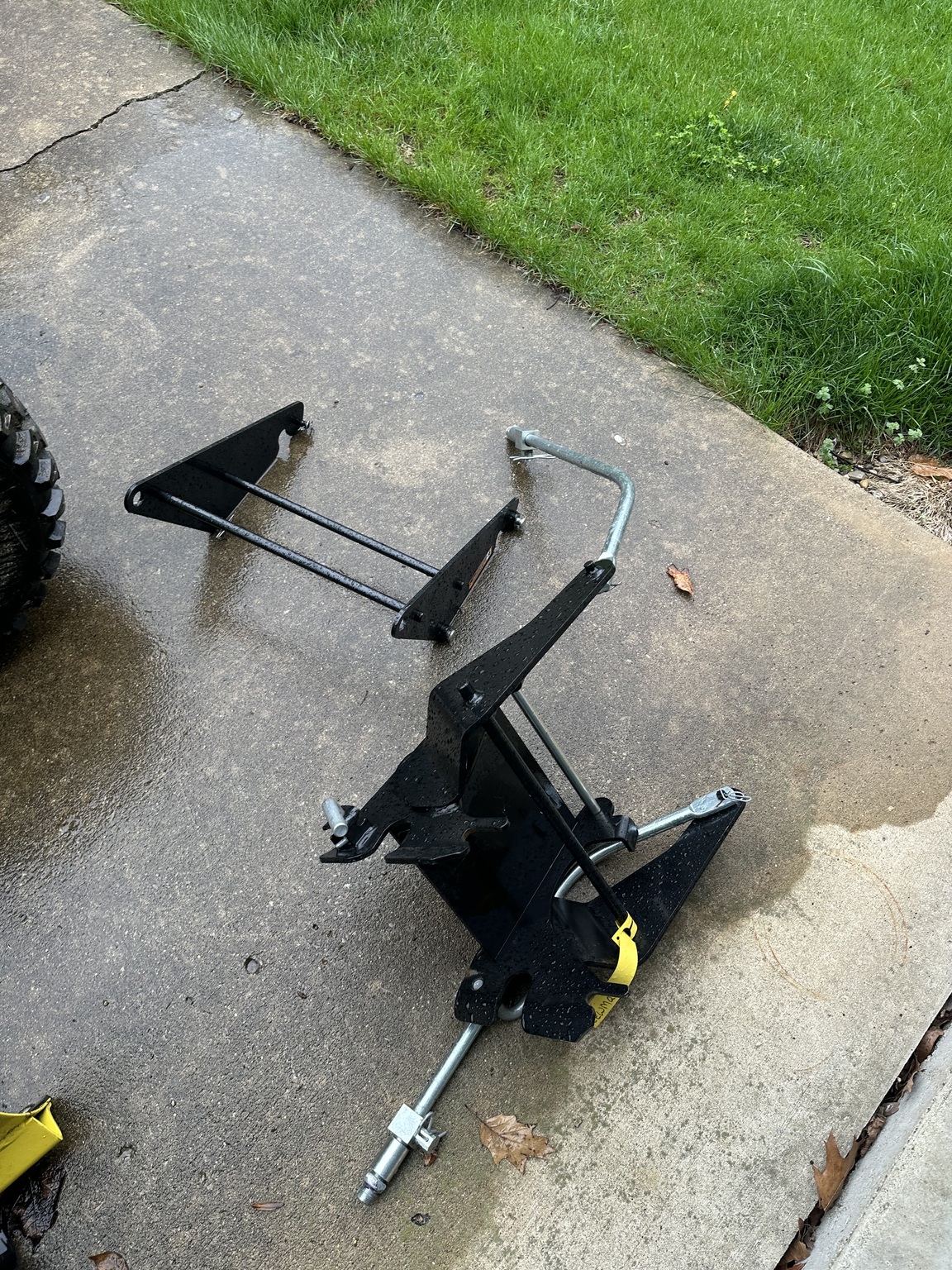 2020 John Deere X590 Image 14