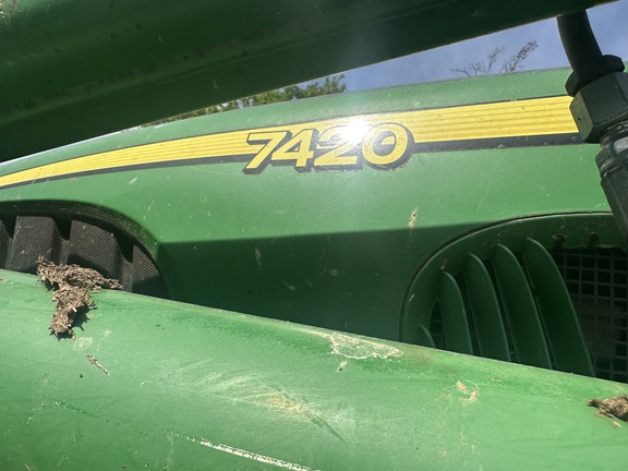 2003 John Deere 7420 Photo 1